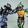 SHF 仮面ライダーアマゾンネオ&ニューオメガ (21).JPG