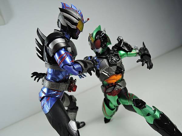 SHF 仮面ライダーアマゾンネオ&ニューオメガ (62).JPG