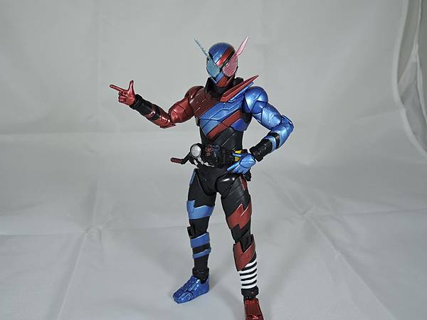 SHF 仮面ライダービルド ラビットタンクフォーム (3).JPG