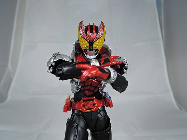 SHF 仮面ライダーキバ (46).JPG