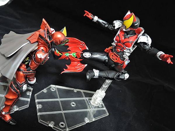 SHF 仮面ライダーキバ (63).JPG