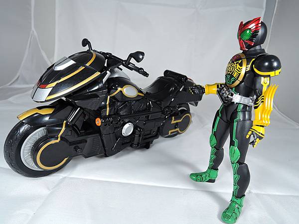 SHF 仮面ライダーオーズ タトバコンボ (70).JPG