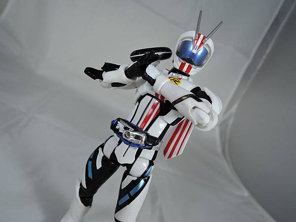 SHF 仮面ライダーマッハ (6).JPG