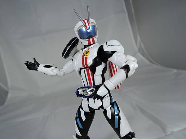 SHF 仮面ライダーマッハ (8).JPG