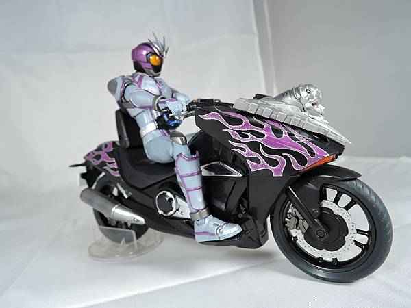 SHF 仮面ライダーマッハ (68).JPG