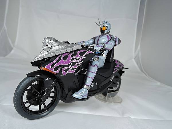 SHF 仮面ライダーマッハ (66).JPG