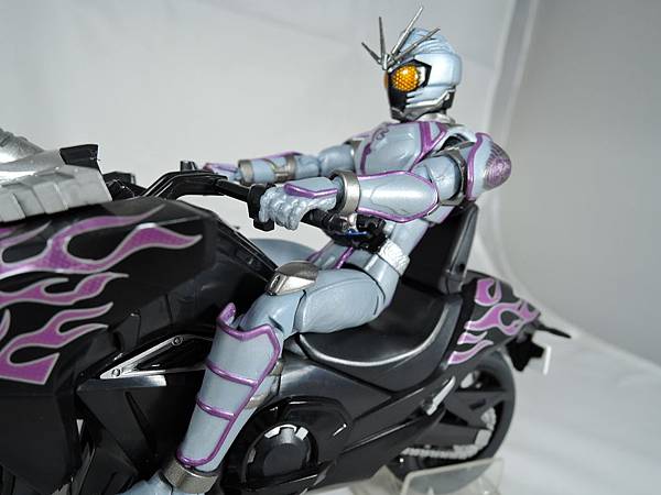 SHF 仮面ライダーマッハ (70).JPG