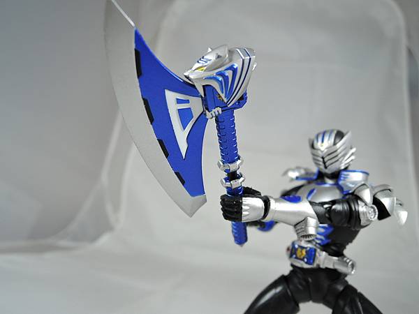 SHF 仮面ライダータイガ&オルタナティブ (18).JPG