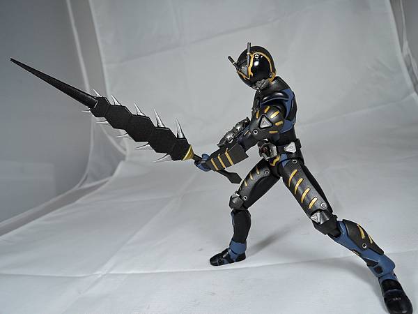 SHF 仮面ライダータイガ&オルタナティブ (72).JPG