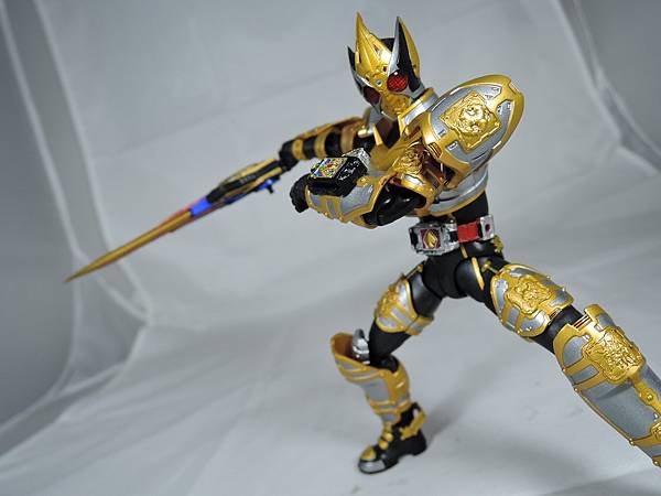 SHF 仮面ライダーブレイド キングフォーム (12).JPG