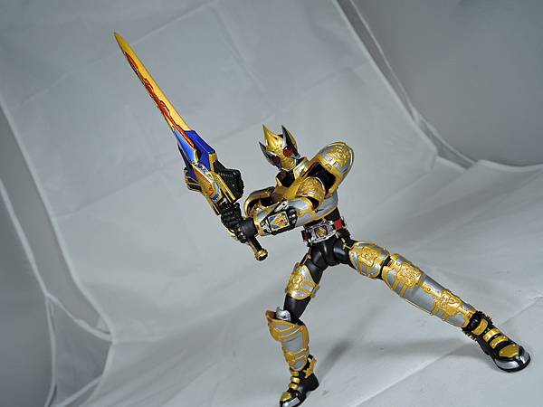 SHF 仮面ライダーブレイド キングフォーム (13).JPG