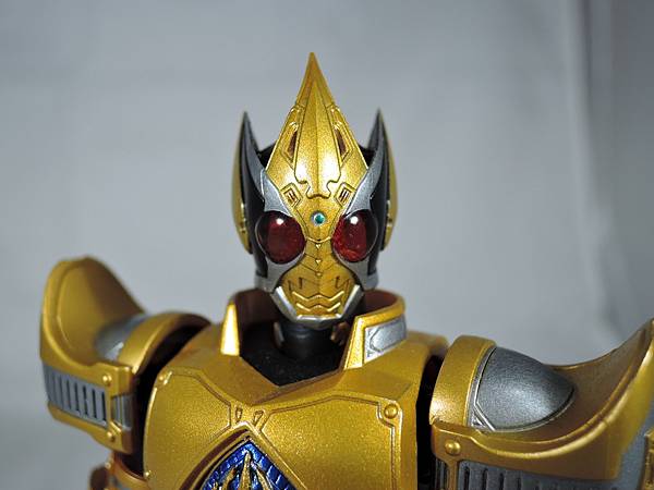 SHF 仮面ライダーブレイド キングフォーム (34).JPG