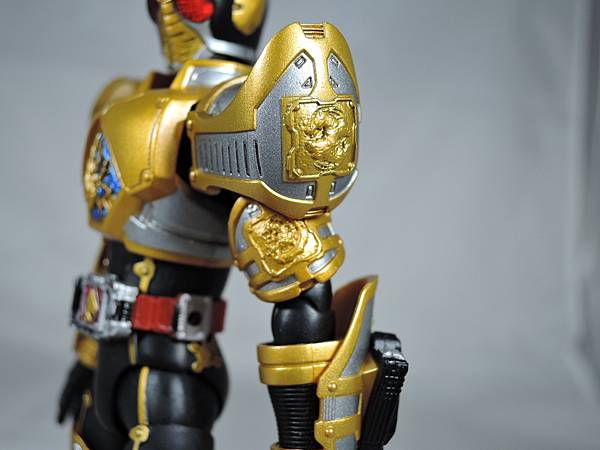 SHF 仮面ライダーブレイド キングフォーム (37).JPG