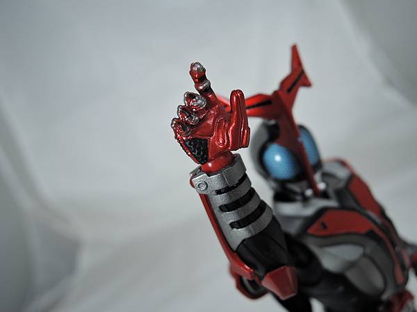 SHF 仮面ライダーハイパーカブト (17).JPG