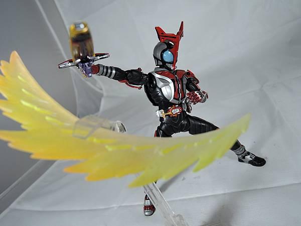 SHF 仮面ライダーハイパーカブト (40).JPG