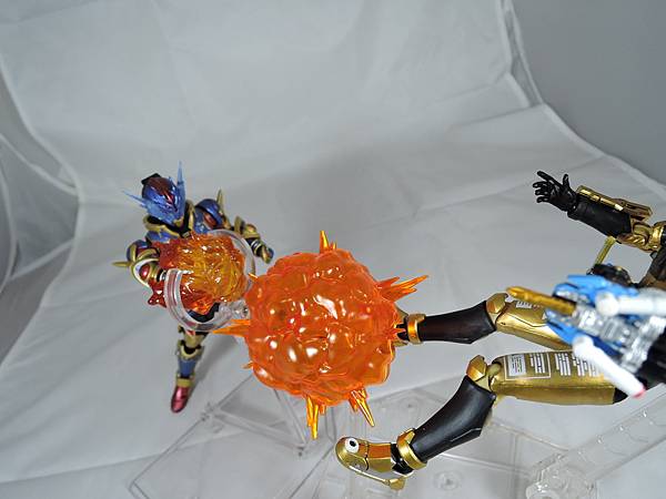 SHF 仮面ライダーエボル&BCR 仮面ライダービルド ジーニアス (58).JPG