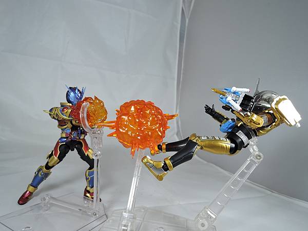 SHF 仮面ライダーエボル&BCR 仮面ライダービルド ジーニアス (59).JPG