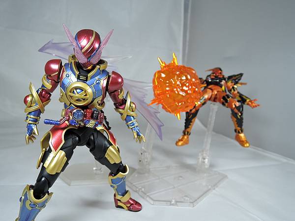 SHF 仮面ライダーエボル&BCR 仮面ライダービルド ジーニアス (68).JPG