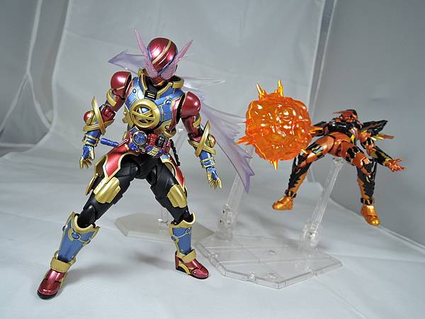 SHF 仮面ライダーエボル&BCR 仮面ライダービルド ジーニアス (67).JPG