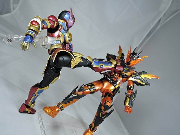 SHF 仮面ライダーエボル&BCR 仮面ライダービルド ジーニアス (66).JPG