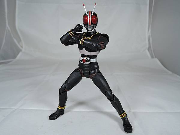 SHF 仮面ライダーブラック (6).JPG