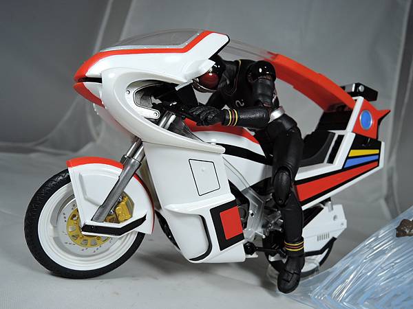 SHF 仮面ライダーブラック (105).JPG