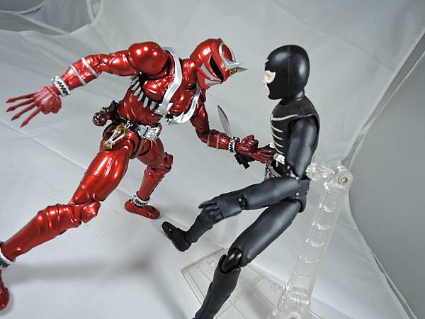 SHF 仮面ライダー響鬼紅＆装甲響鬼 (19).JPG