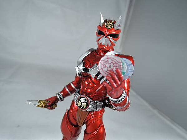 SHF 仮面ライダー響鬼紅＆装甲響鬼 (22).JPG