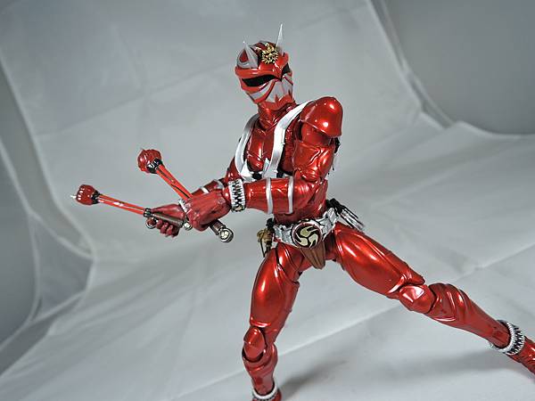 SHF 仮面ライダー響鬼紅＆装甲響鬼 (38).JPG