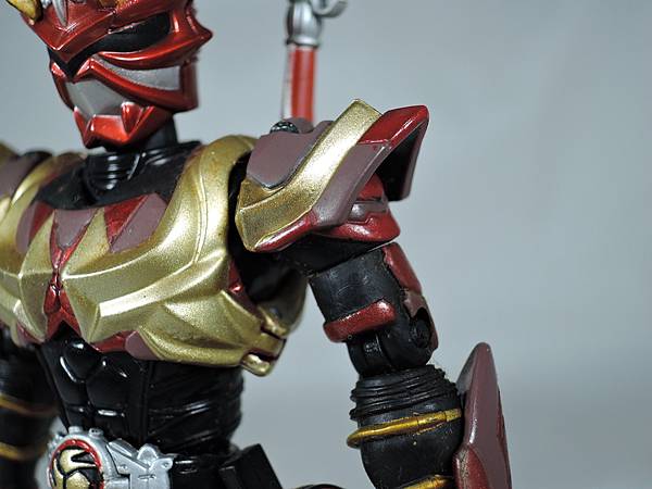 SHF 仮面ライダー響鬼紅＆装甲響鬼 (70).JPG