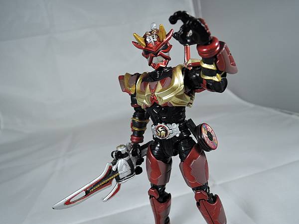 SHF 仮面ライダー響鬼紅＆装甲響鬼 (93).JPG