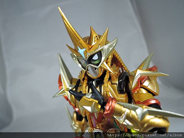 SHF 仮面ライダーエクゼイド ムテキゲーマー (18).JPG