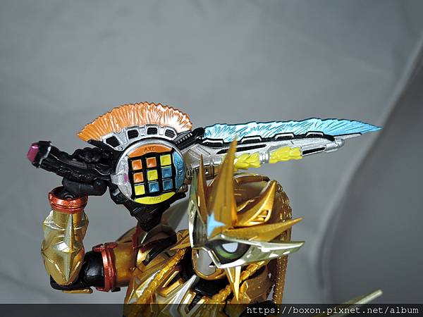 SHF 仮面ライダーエクゼイド ムテキゲーマー (21).JPG