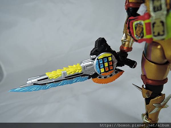 SHF 仮面ライダーエクゼイド ムテキゲーマー (27).JPG