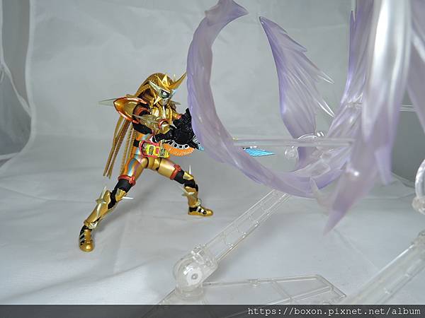 SHF 仮面ライダーエクゼイド ムテキゲーマー (28).JPG