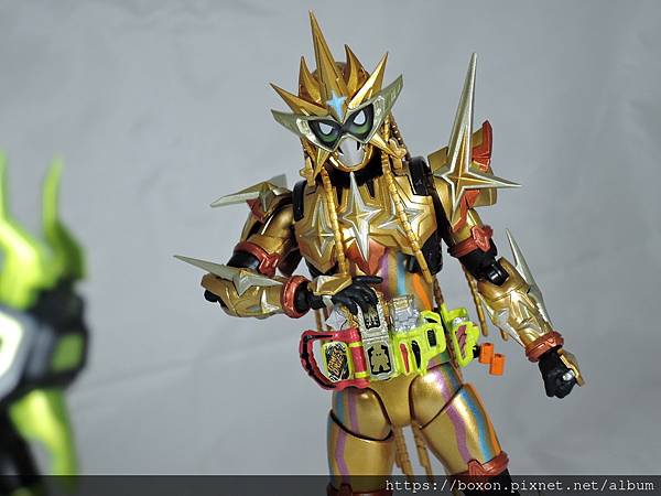 SHF 仮面ライダーエクゼイド ムテキゲーマー (33).JPG