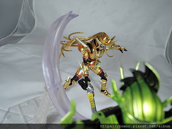 SHF 仮面ライダーエクゼイド ムテキゲーマー (45).JPG