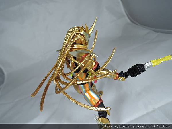 SHF 仮面ライダーエクゼイド ムテキゲーマー (48).JPG