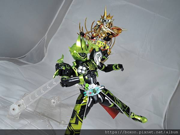 SHF 仮面ライダーエクゼイド ムテキゲーマー (55).JPG