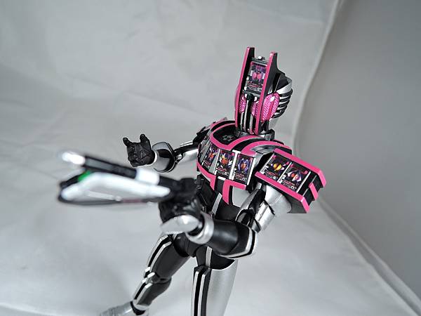 SHF 仮面ライダーディケイド コンプリートフォーム (40).JPG