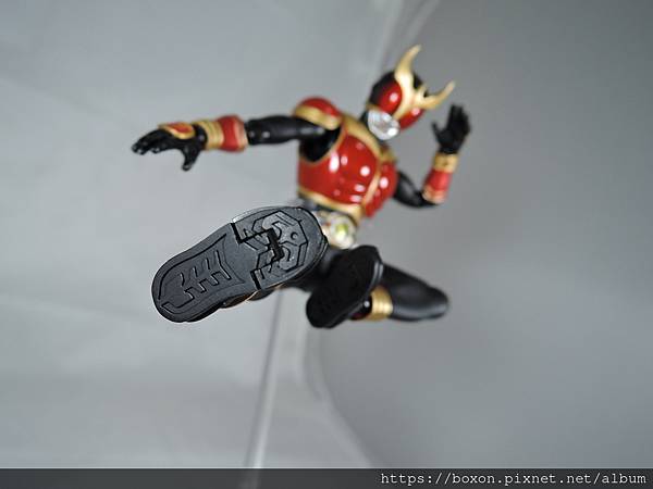 SHF 仮面ライダークウガ ライジングマイティ%26;アメイジングマイティ (19).JPG