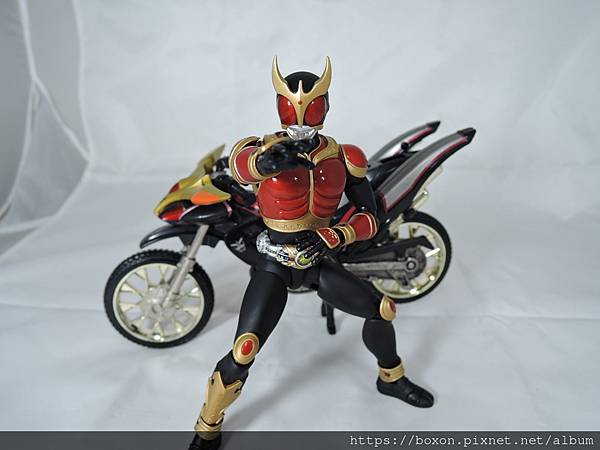 SHF 仮面ライダークウガ ライジングマイティ&アメイジングマイティ (23).JPG