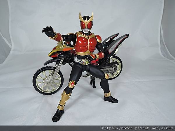 SHF 仮面ライダークウガ ライジングマイティ&アメイジングマイティ (24).JPG