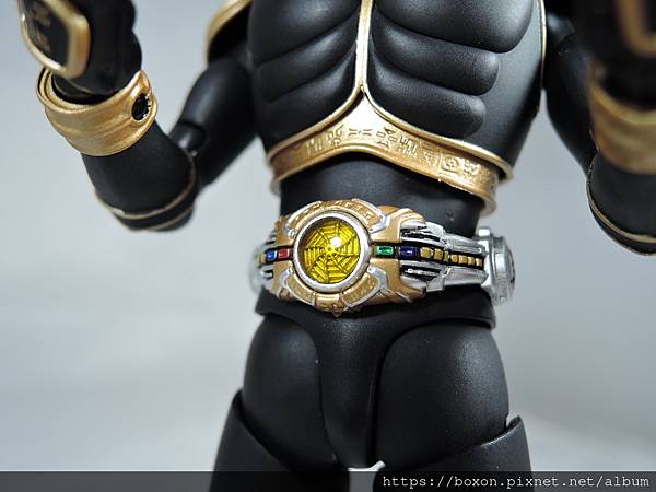 SHF 仮面ライダークウガ ライジングマイティ%26;アメイジングマイティ (45).JPG