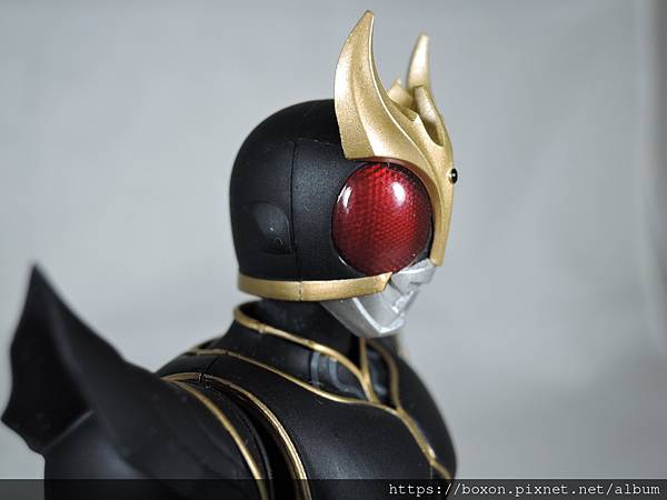 SHF 仮面ライダークウガ アルティメットフォーム (5).JPG