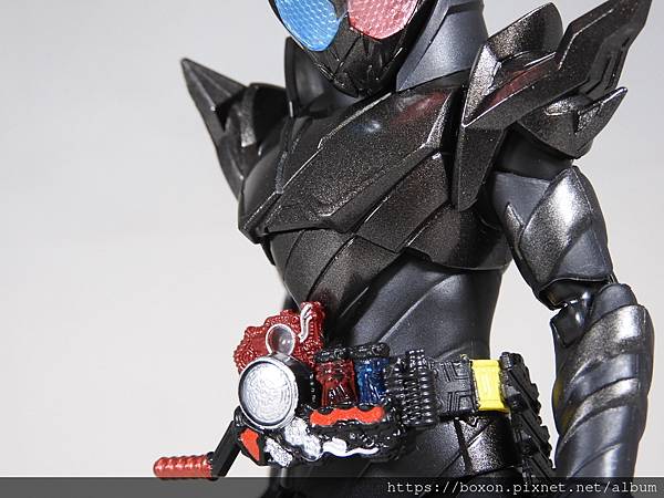 SHF 仮面ライダービルド ラビットタンクハザードフォーム (10).JPG