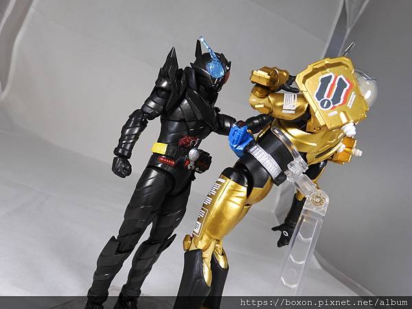 SHF 仮面ライダービルド ラビットタンクハザードフォーム (31).JPG