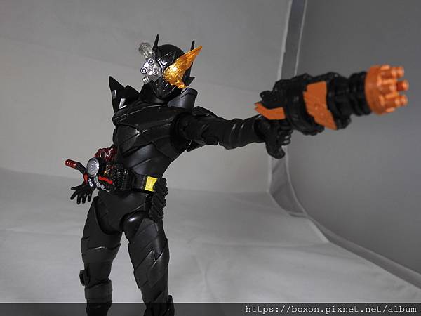 SHF 仮面ライダービルド ラビットタンクハザードフォーム (36).JPG