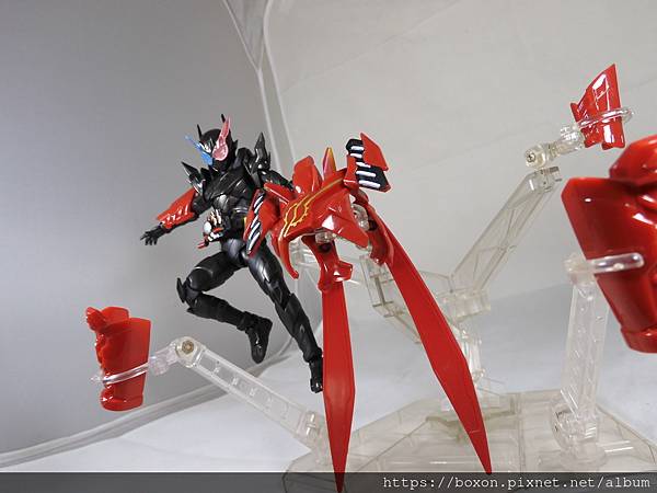 SHF 仮面ライダービルド ラビットラビット＆タンクタンク (12).JPG