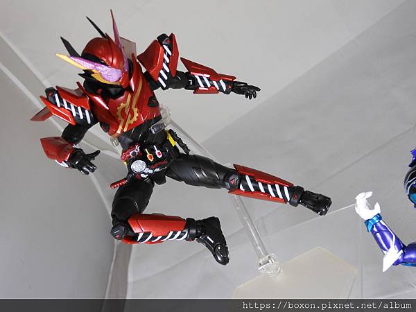 SHF 仮面ライダービルド ラビットラビット＆タンクタンク (30).JPG